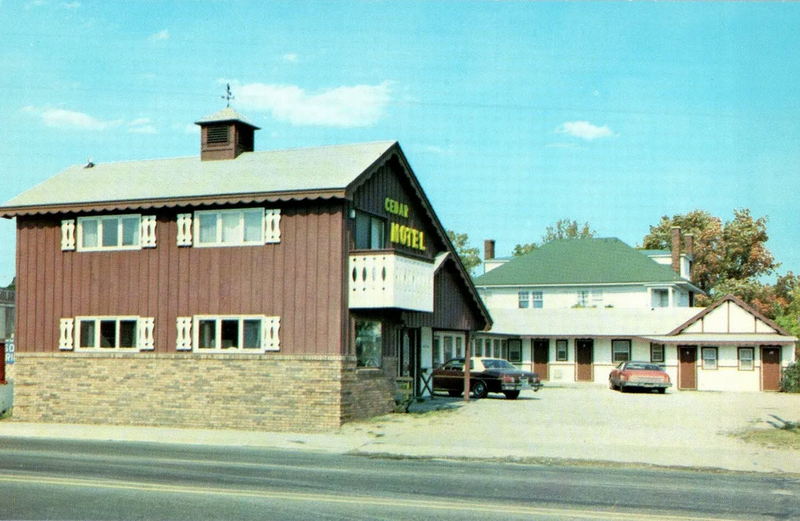 Cedar Motel (Bennett Motel, Clarks Motel) - Cedar Motel Vintage Postcard Back (newer photo)